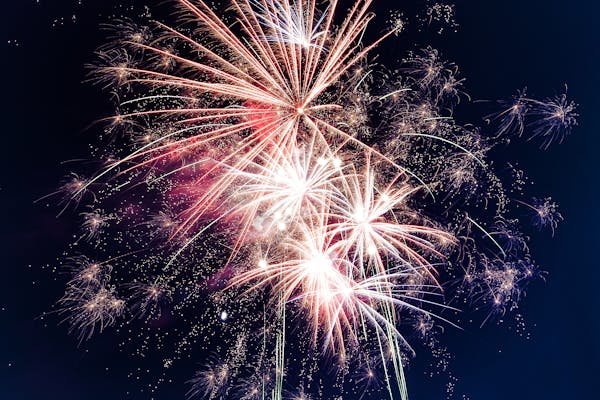 Faites briller vos événements avec des feux d'artifice automatiques
